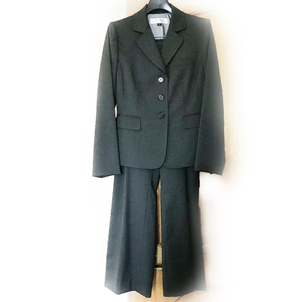 Tahari 2PC Women's Suit  (Jacket + Pants) - petite